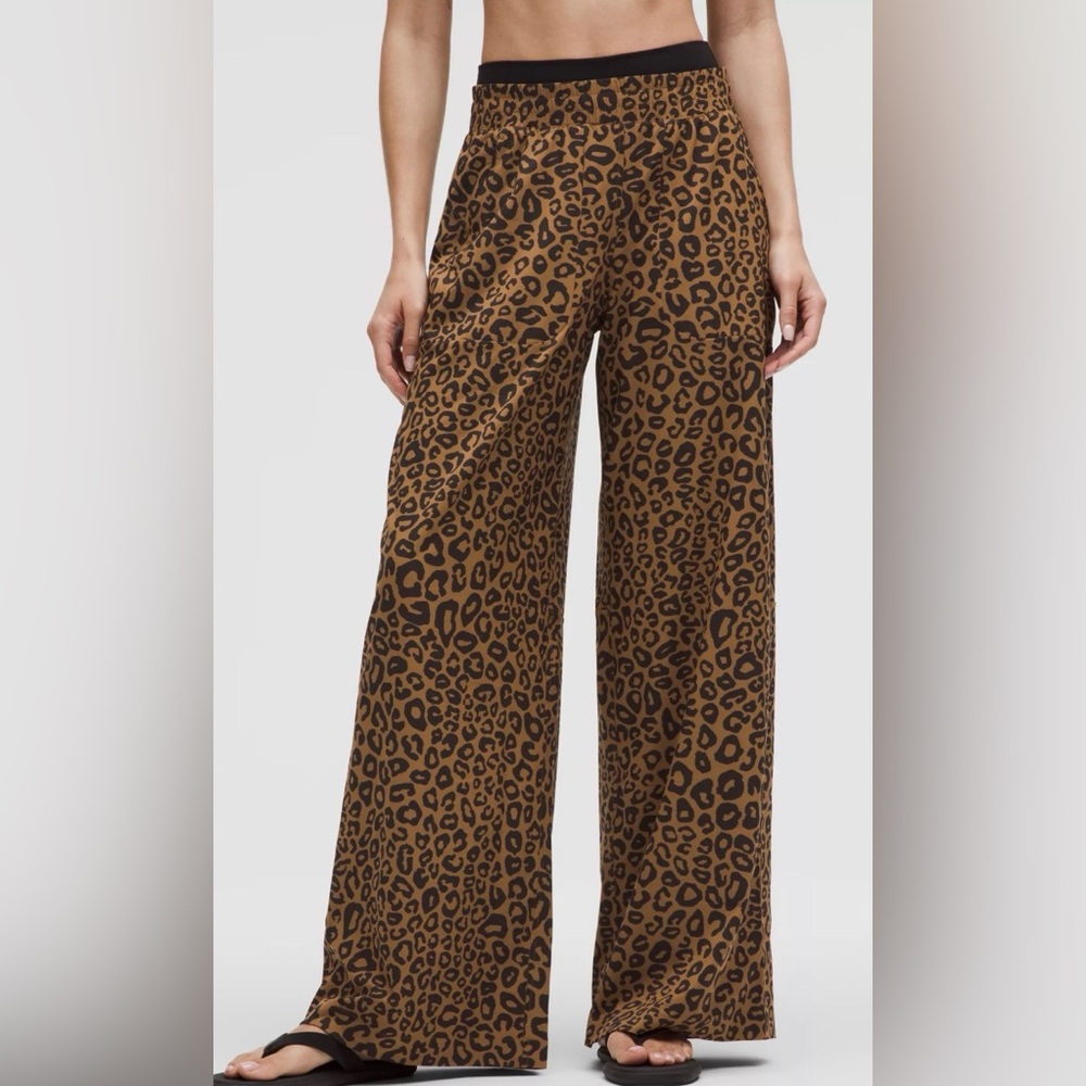LULULEMON Swift Mid-Rise  Wide-Leg Pant, Leopardo Mini Desert Khaki 10